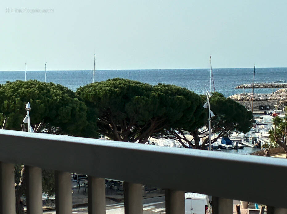 Appartement à CARQUEIRANNE