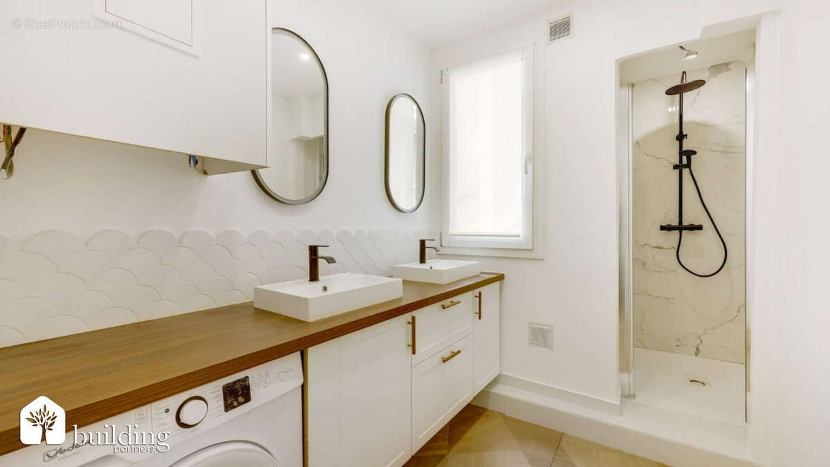 Appartement à PARIS-17E