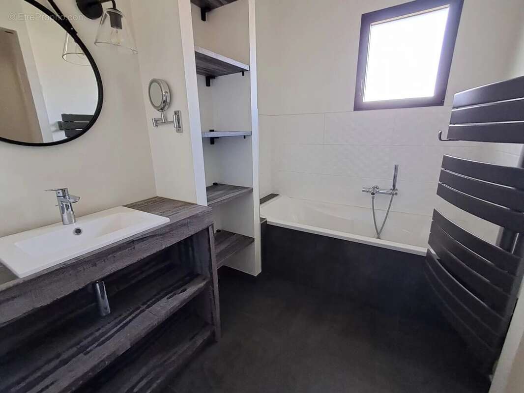 Maison à SAUGNAC-ET-CAMBRAN