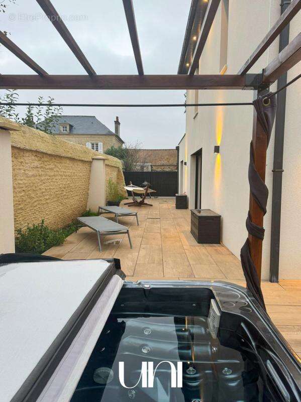 Maison à PERIERS-SUR-LE-DAN