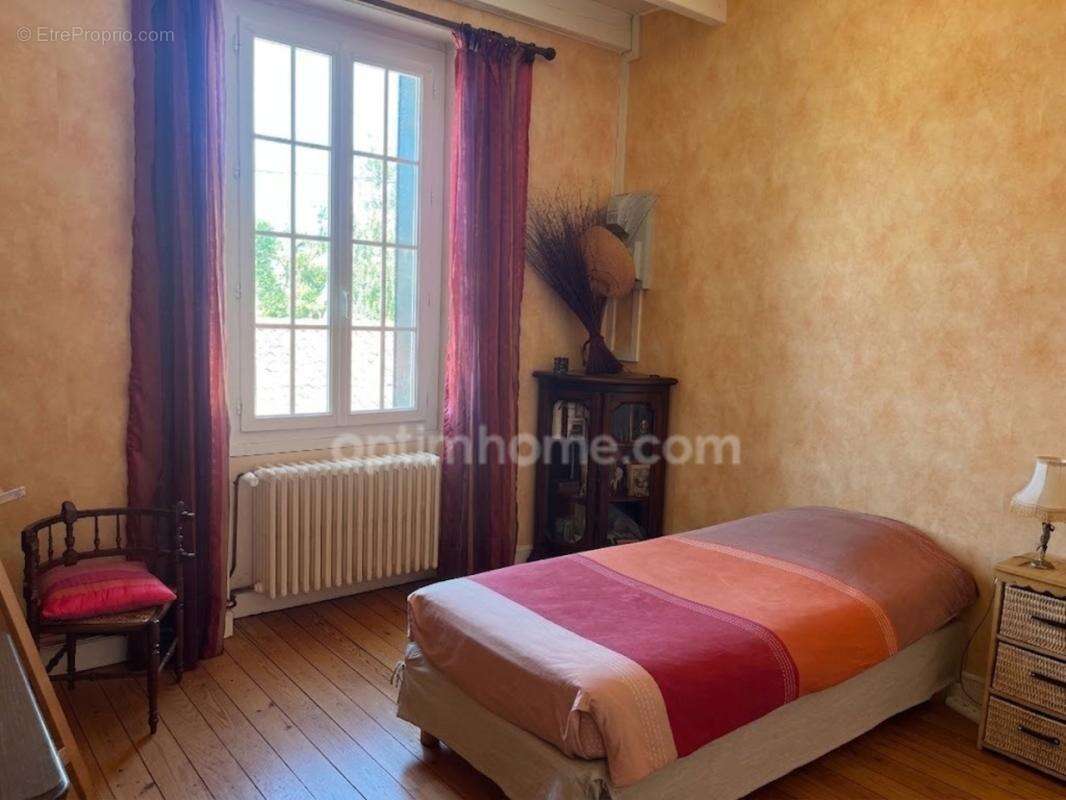 Maison de charme - 4 chambres - Beaux volumes - Garage 55m² - Mansle (16) - photo 6