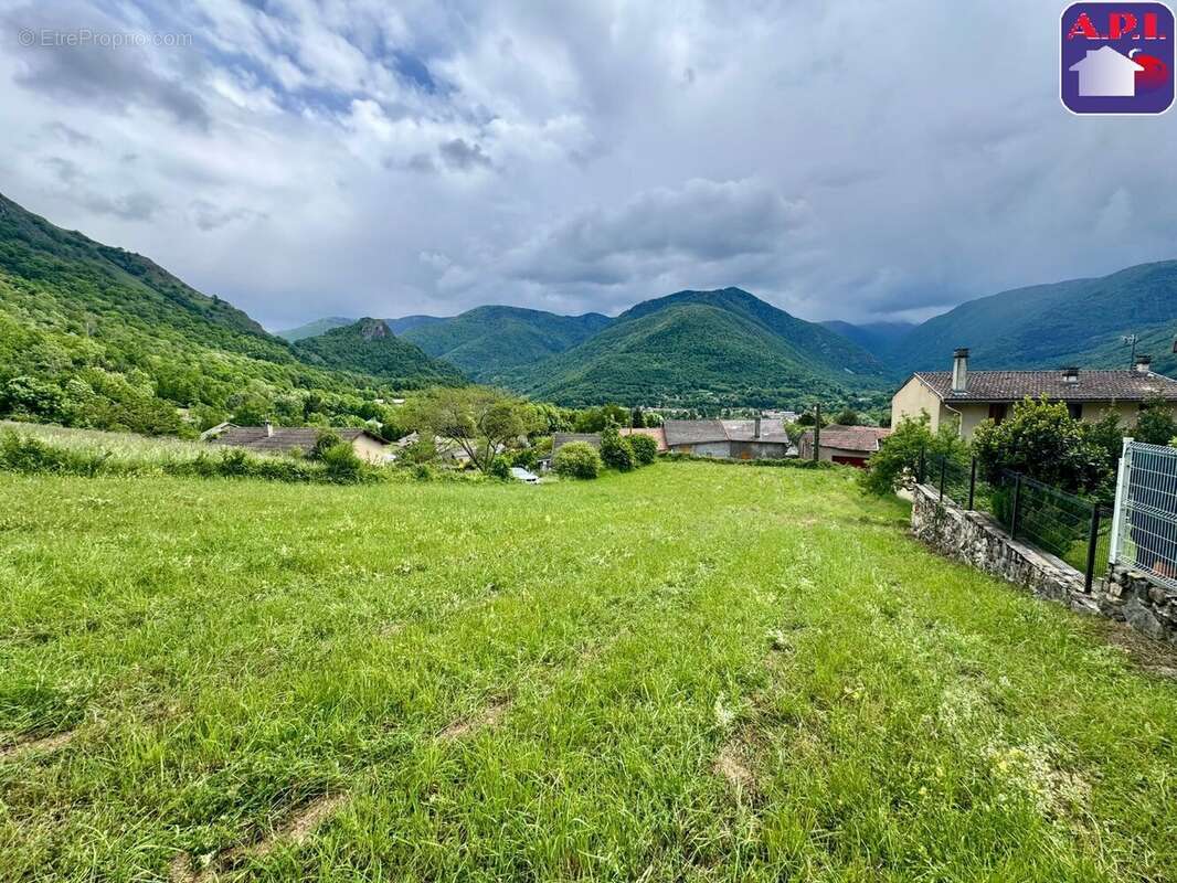 Terrain à LES CABANNES
