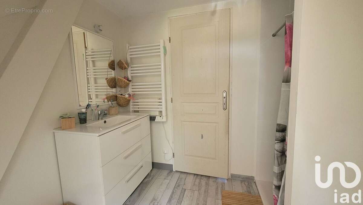 Photo 9 - Maison à LA ROCHE-CHALAIS