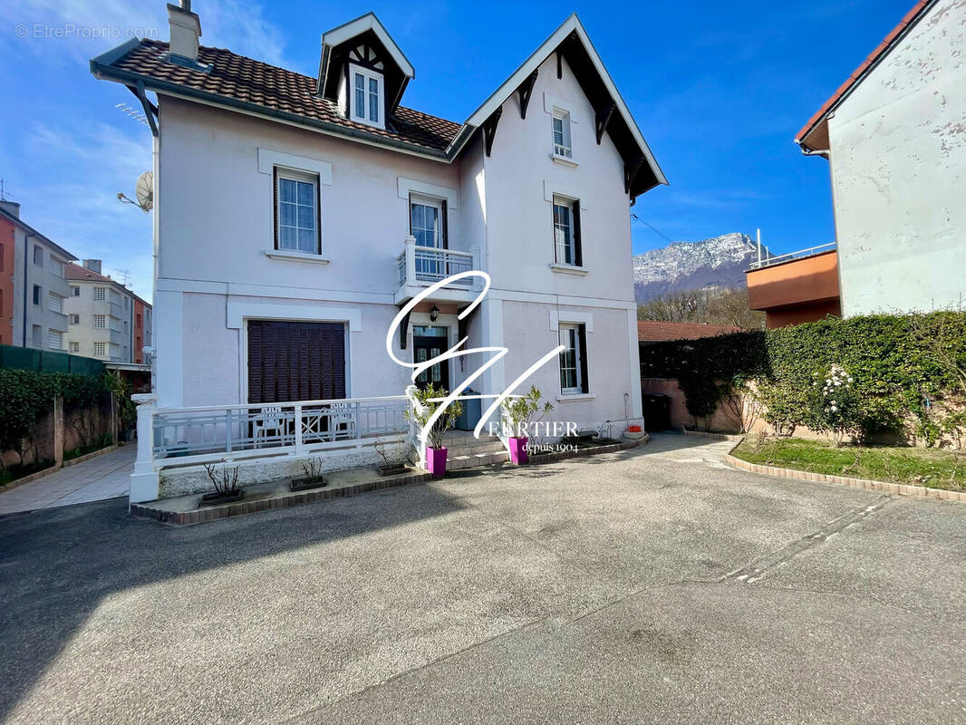 Maison à LE PONT-DE-CLAIX