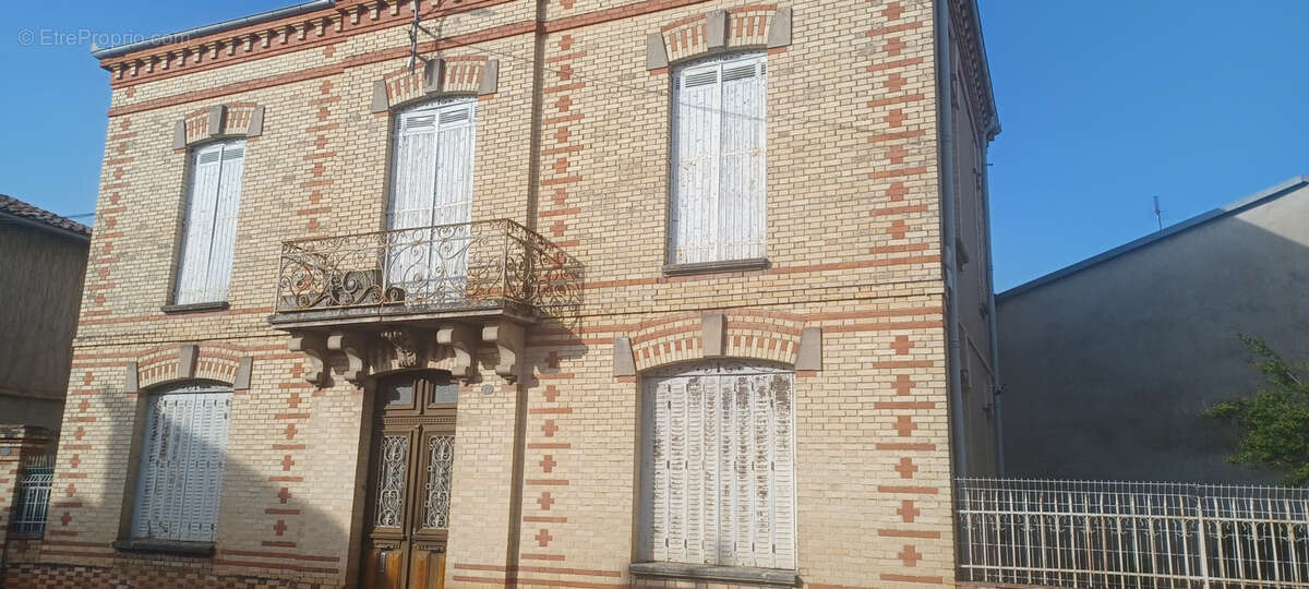 Maison à NEGREPELISSE