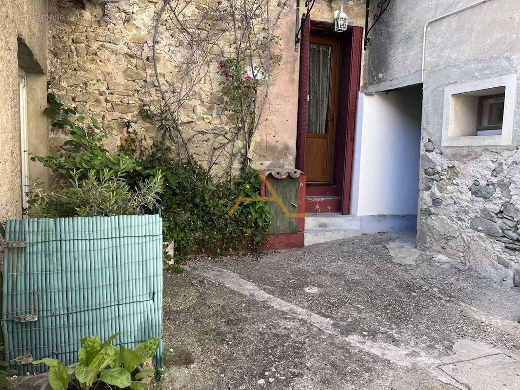 Maison centre village - photo 3