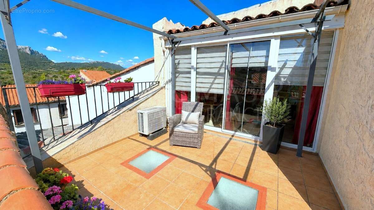 Charmante maison de village entierement renovee, garage, terrasse, jolie vue - photo 3