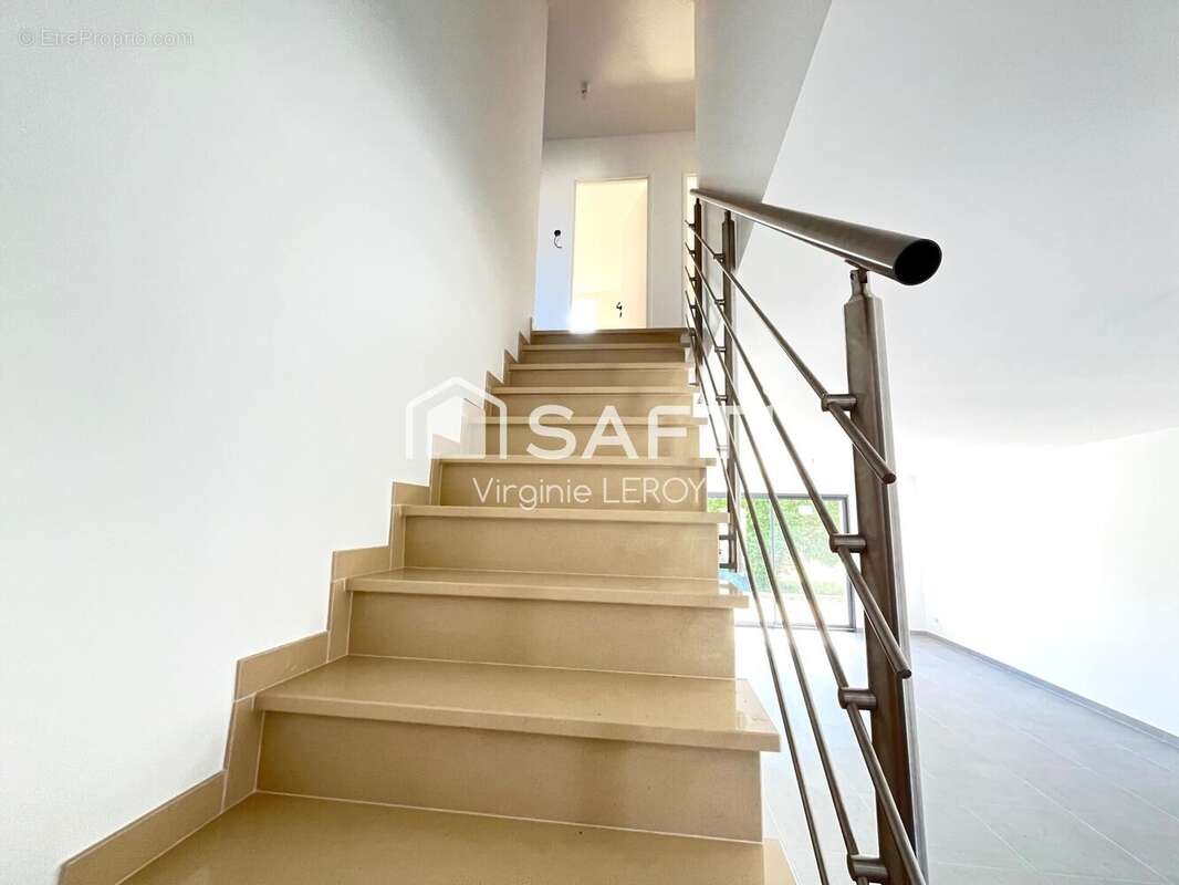 Maison 120 m² à Lacroix-Saint-Ouen  - photo 7