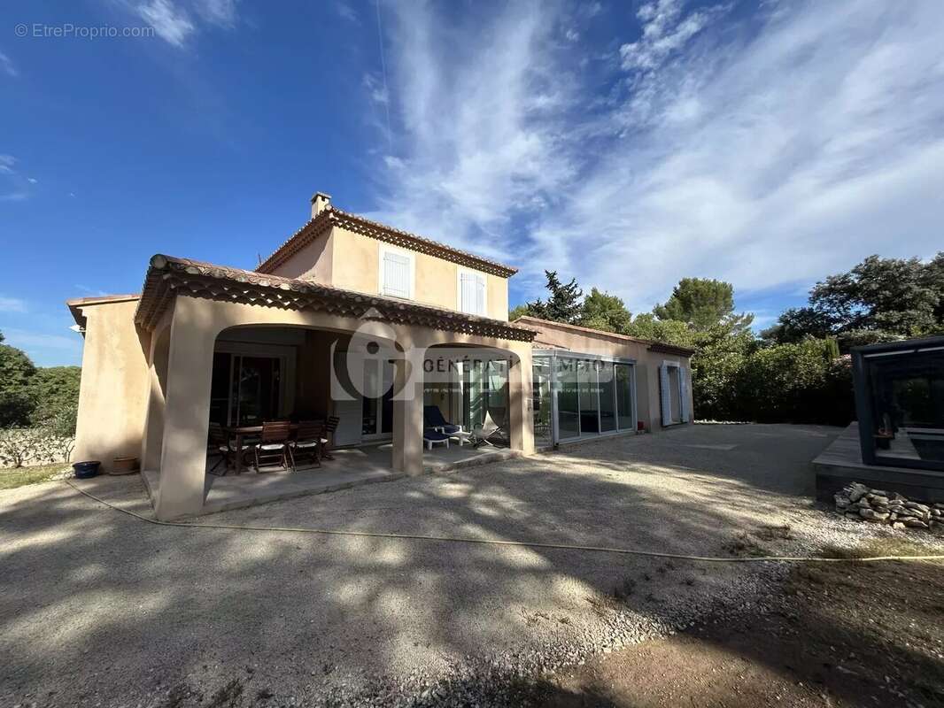 Maison à FONTVIEILLE