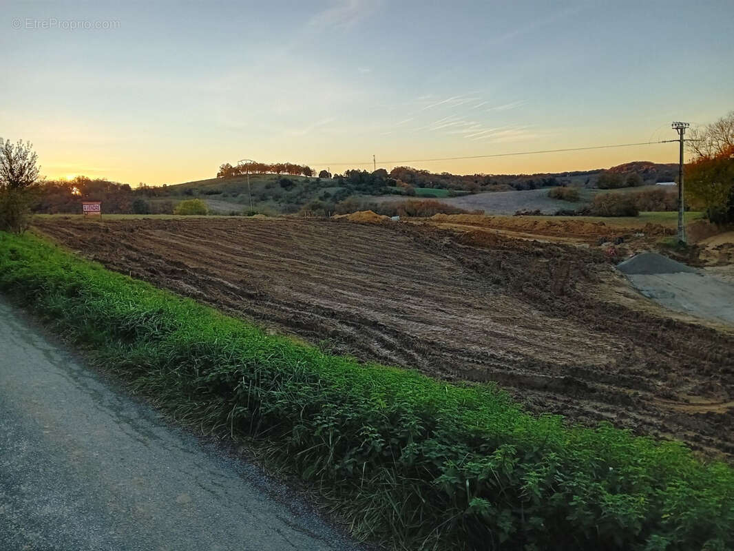 Terrain à FONTERS-DU-RAZES