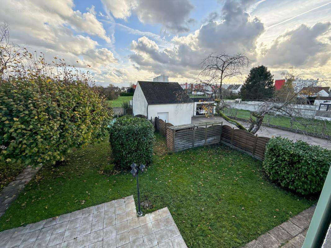 Maison à SAINT-JEAN-DE-BRAYE