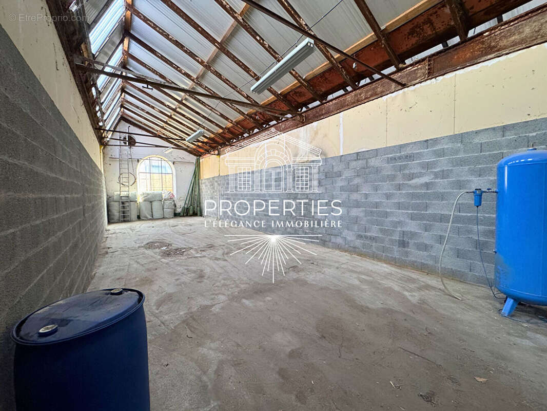 Commerce à SAINT-GEOIRE-EN-VALDAINE