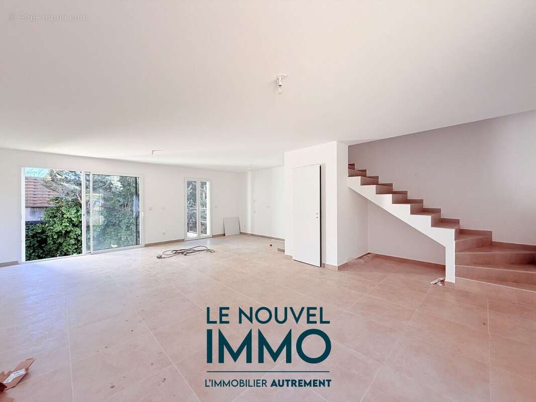 Maison à ROGNAC