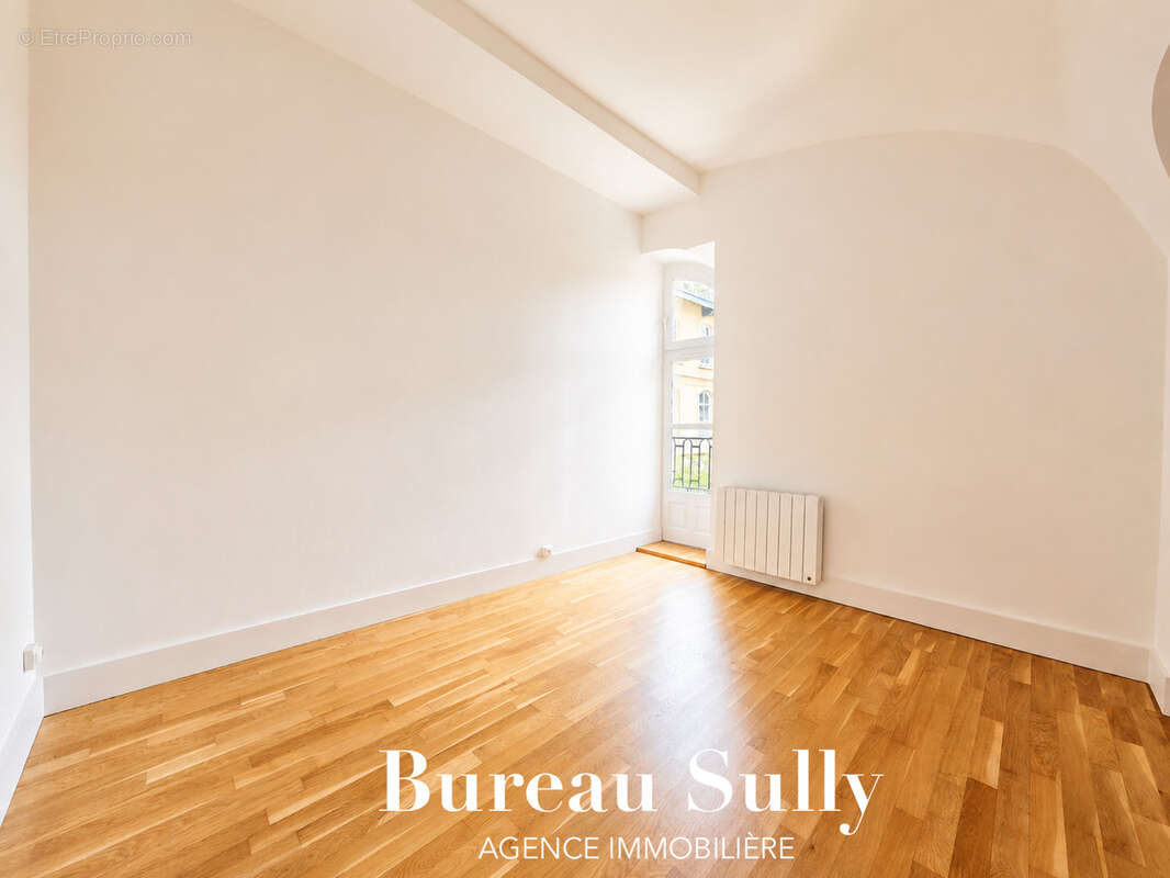 RARE: LYON 5/ St GEORGES- Bord de Saône/ Face à Ainay: Superbe et spacieux 3 pièces esprit Loft - photo 8