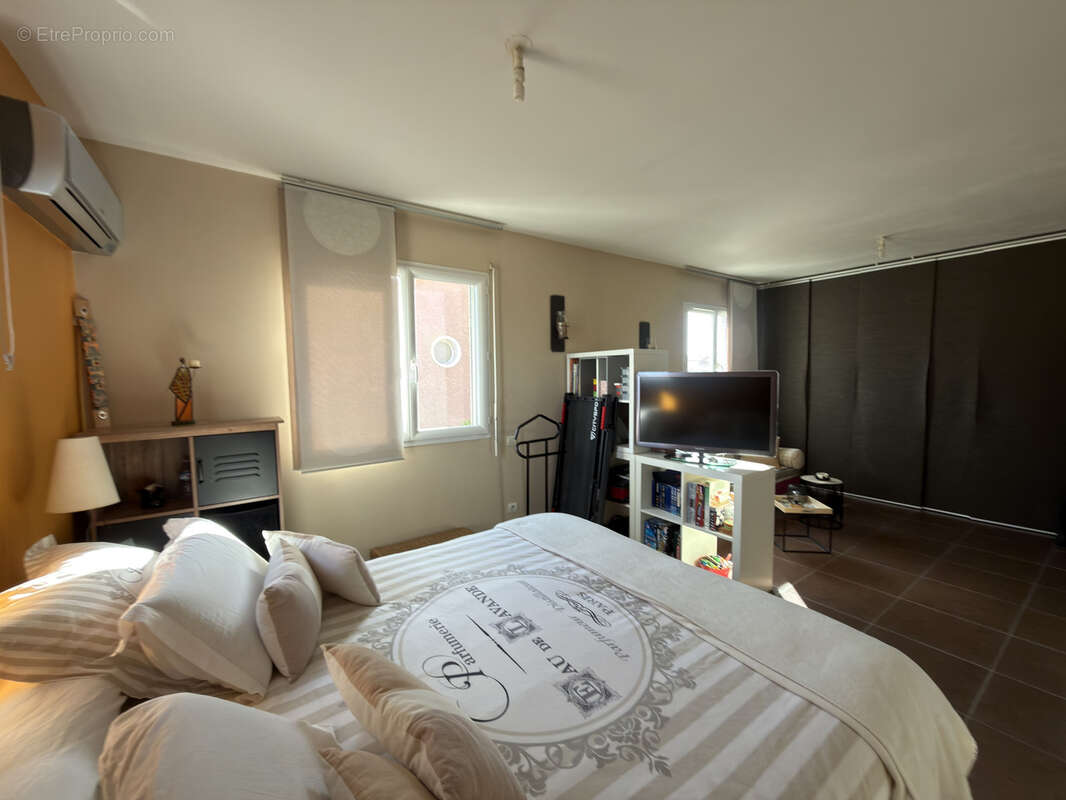 Maison à SAINT-LAURENT-DE-LA-SALANQUE