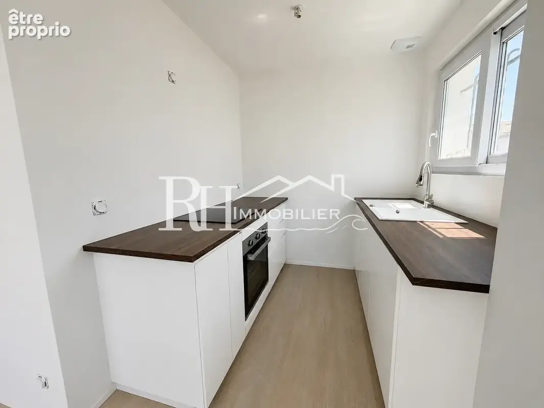 Appartement rénové plein centre bourg - photo 3
