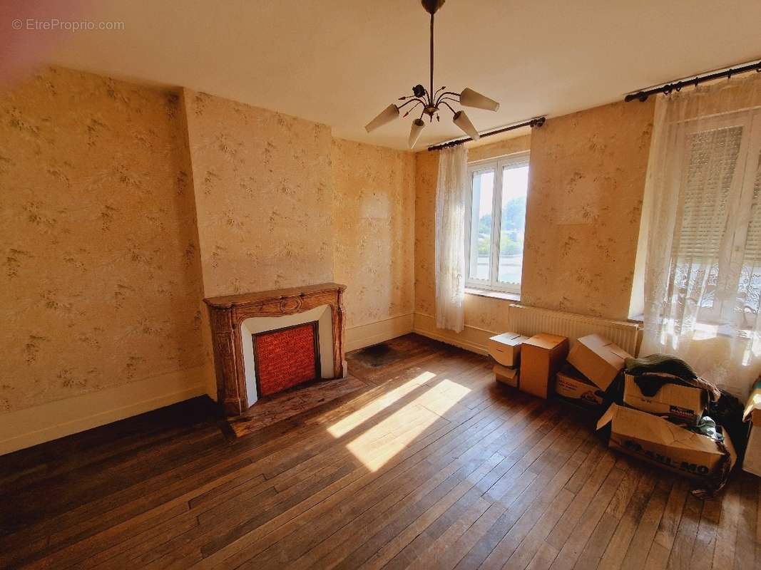 Maison à MAUBERT-FONTAINE