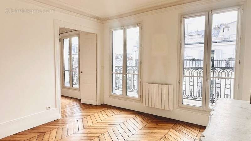 Appartement à PARIS-17E