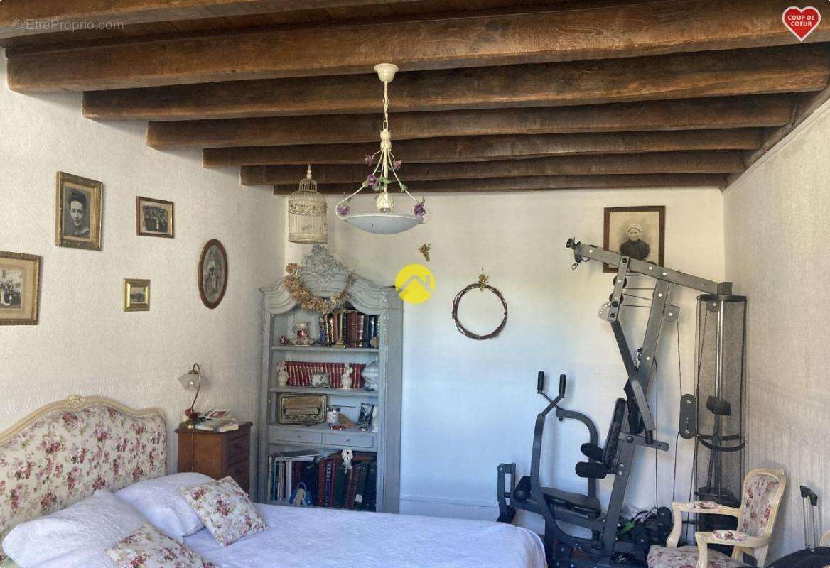 Maison à DUN-SUR-AURON