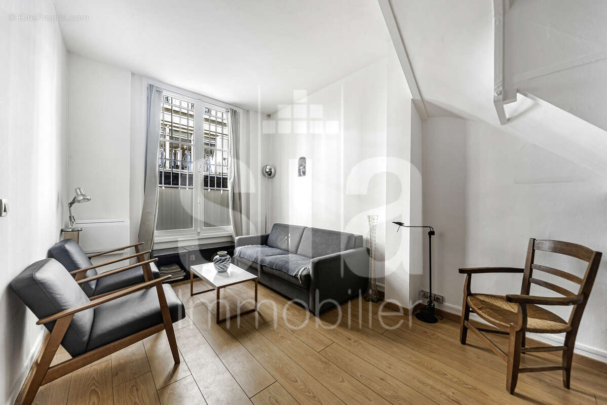 Appartement à PARIS-1E
