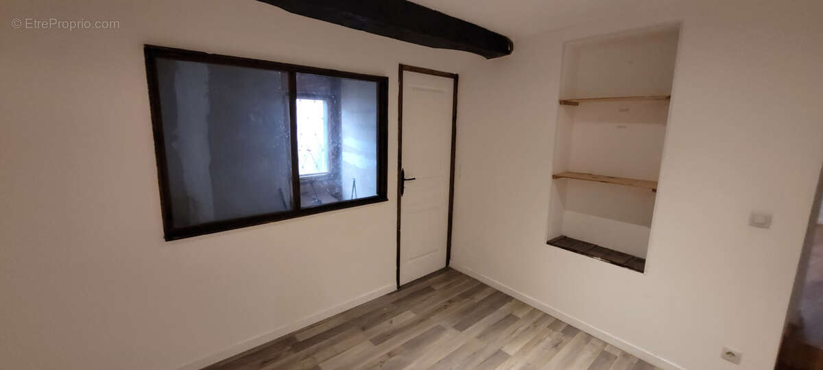 Dordogne secteur Ribérac maison en location rapport 800 € mois  centre maison 4 chambres et petite cour de 30 - photo 7