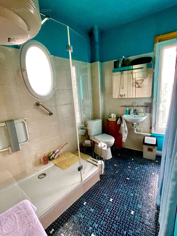 Appartement à LA GARENNE-COLOMBES