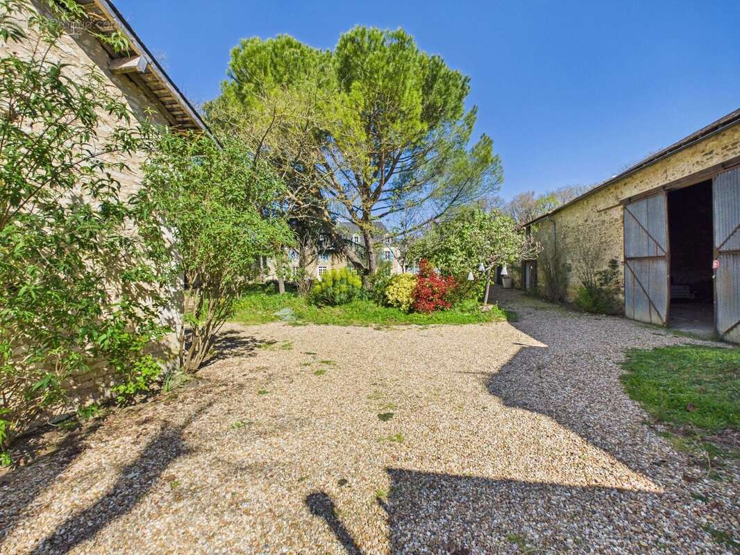 Maison à THURAGEAU