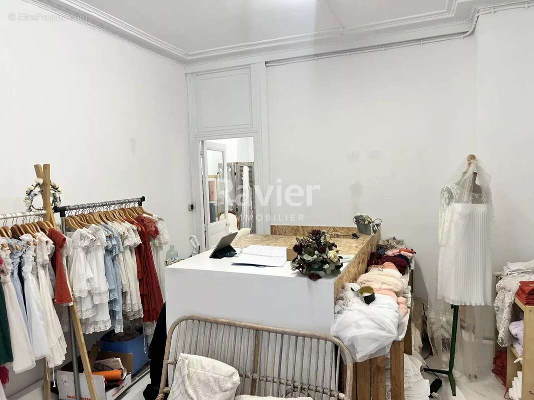 Commerce à PARIS-9E