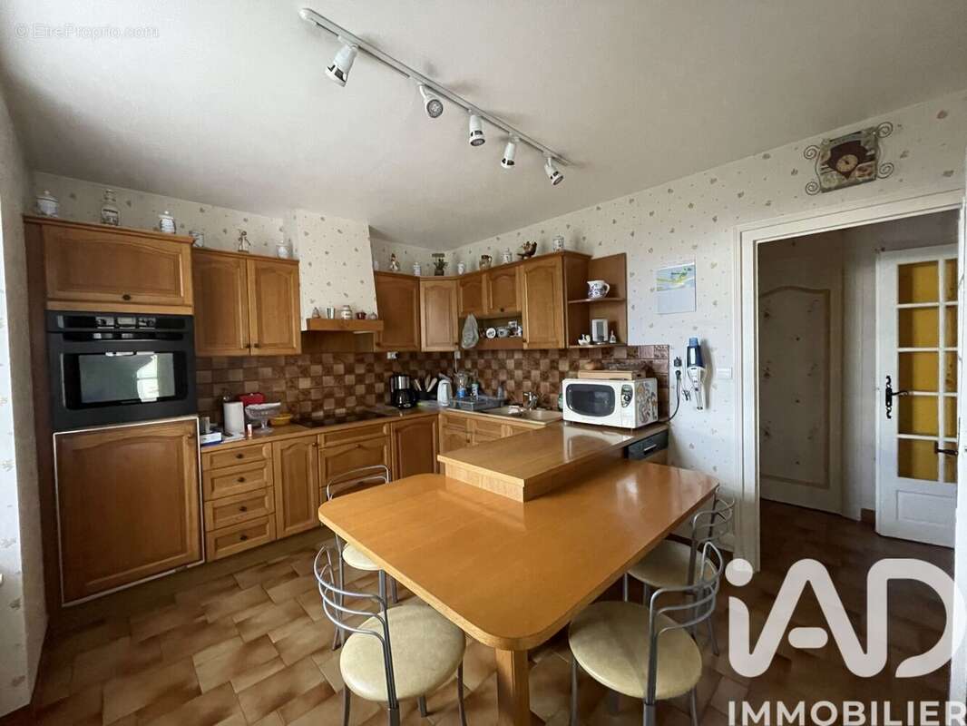 Maison 180 m² à Rozier-En-Donzy  - photo 5