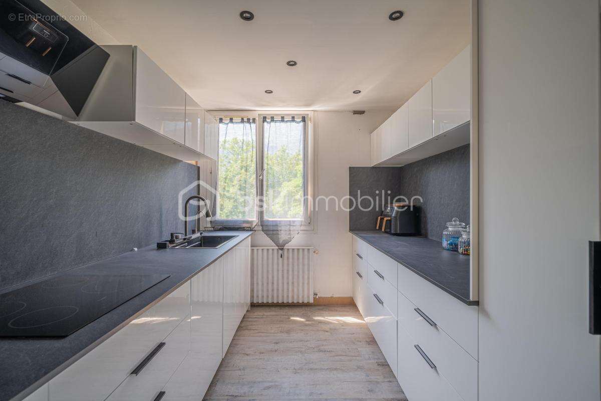 Appartement à LE PONT-DE-CLAIX