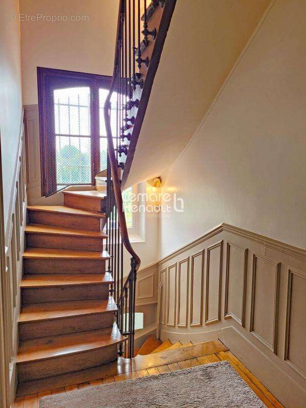 Belle maison bourgeoise 257 m² env avec jardin et garage - photo 5