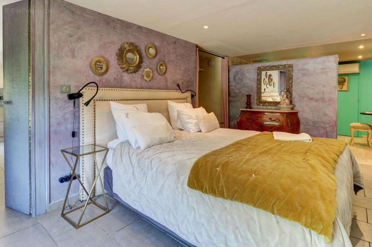 Maison à LA ROQUETTE-SUR-VAR