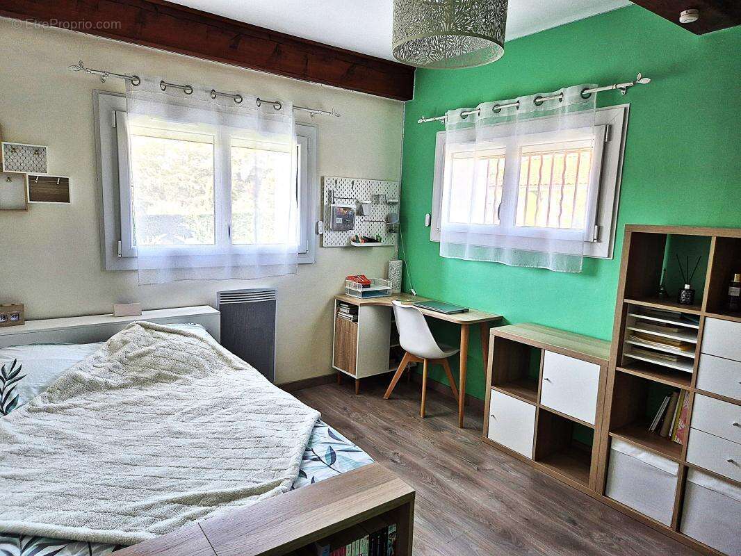 Maison à SAINT-GENIS-LES-OLLIERES