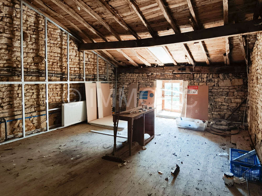Maison à CHEF-BOUTONNE