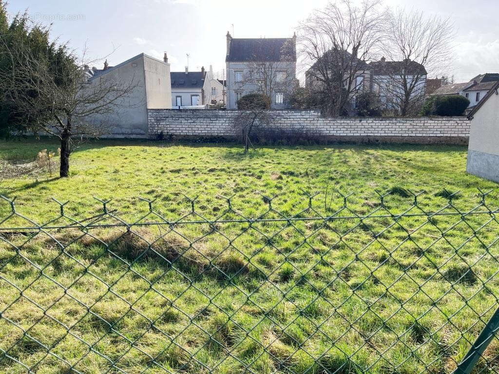 Terrain à SENS