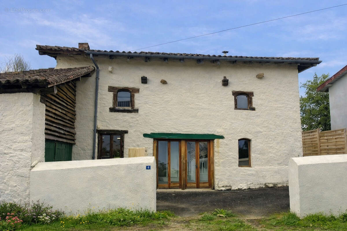 Maison à CHAMPAGNAC-LA-RIVIERE
