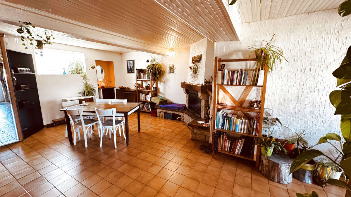 Maison à LA ROCHE-EN-BRENIL