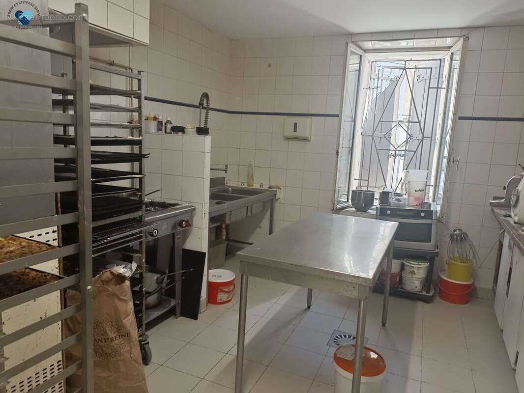 Commerce 150 m² à Cuxac-D'aude  - photo 5