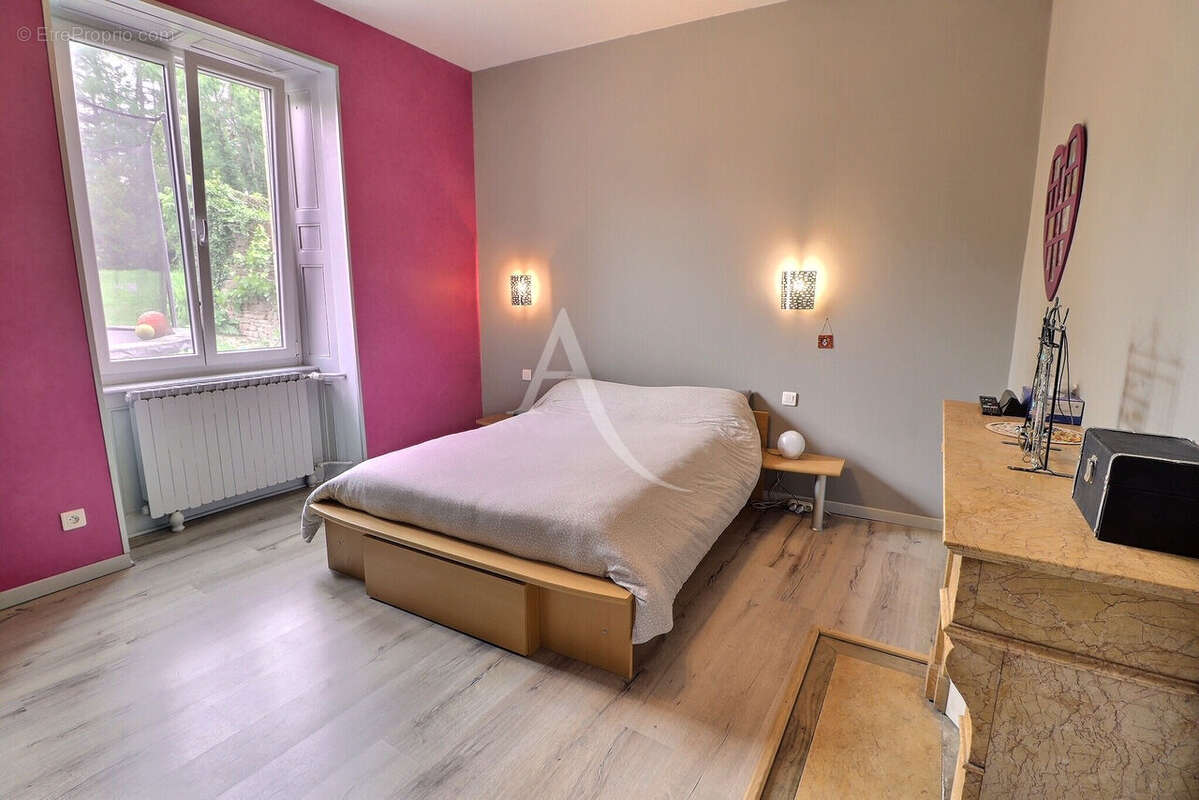 Maison mitoyenne de village avec 5 chambres et plus - photo 7