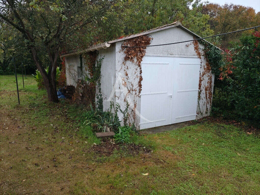 Maison à SAINT-LAURENT-DE-LA-PREE