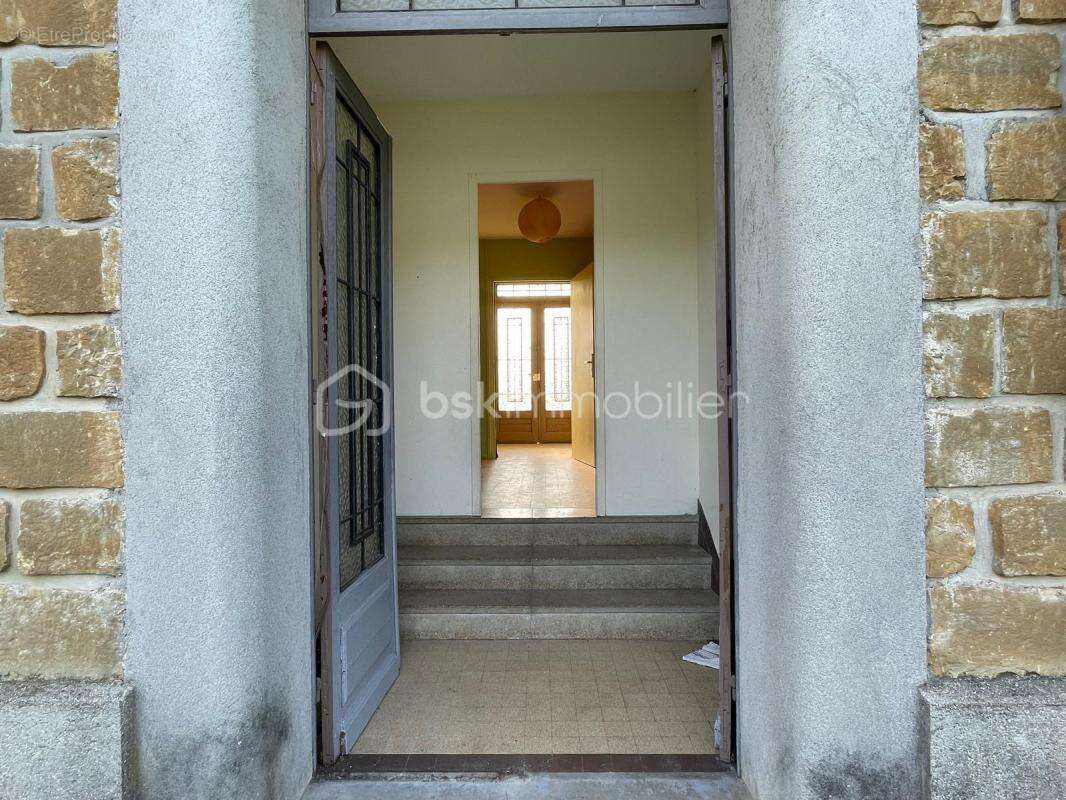 Maison à LAUNOIS-SUR-VENCE