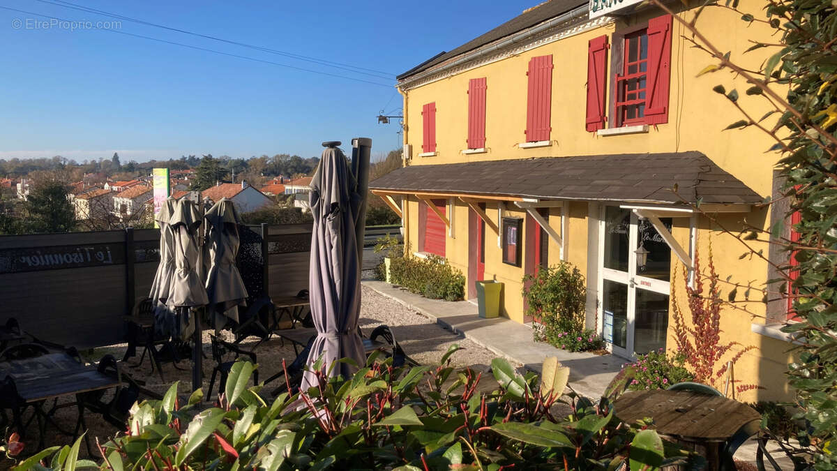 Commerce à SAINT-LAURENT-SUR-SEVRE