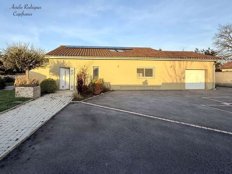 Maison à LA CHAPELLE-DE-GUINCHAY