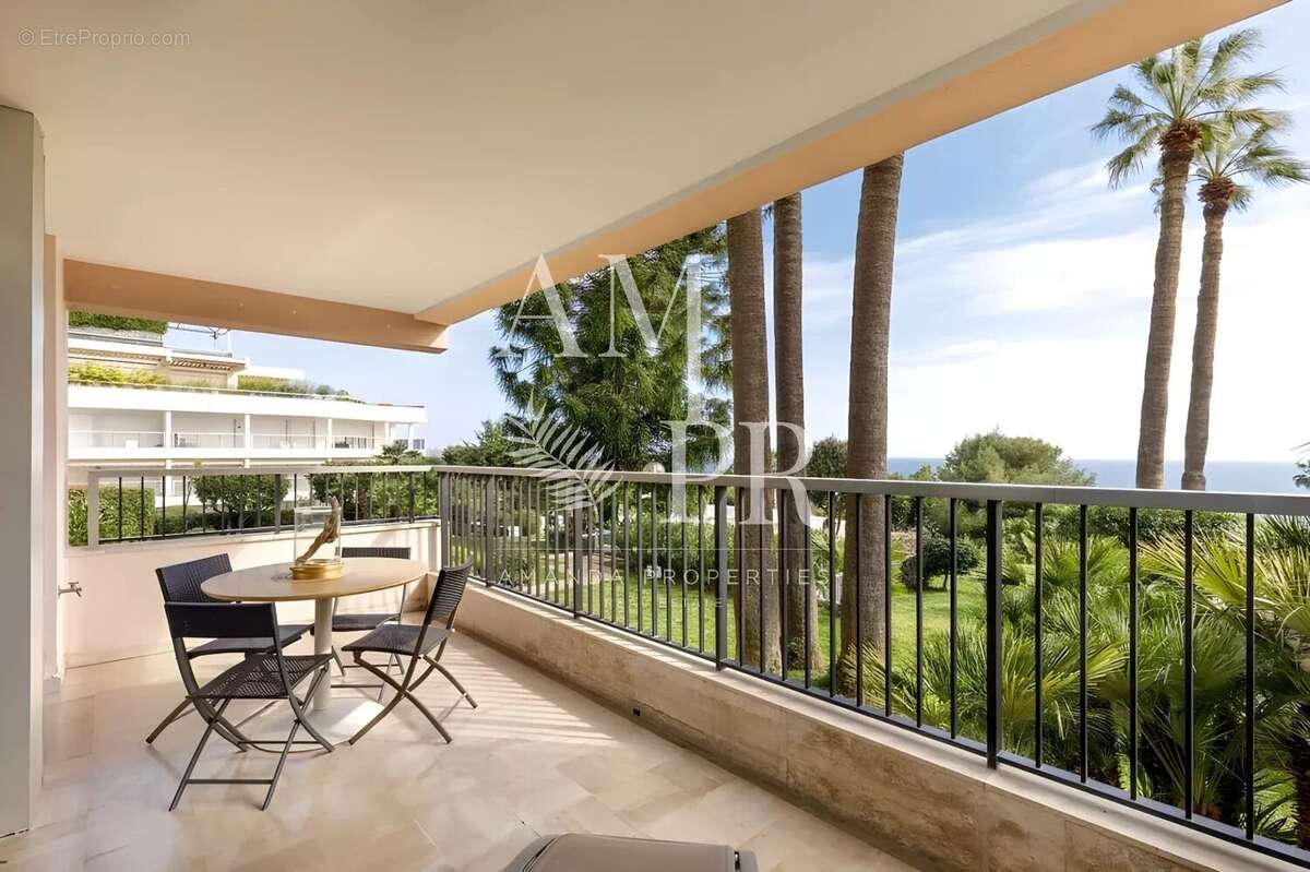 Appartement à VALLAURIS