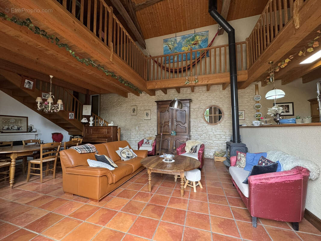 Charmante maison de 203m2 avec jardin et dépendances - photo 4