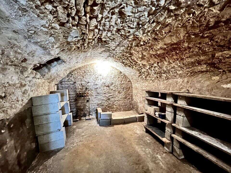 Maison de caractère avec dépendances et fort potentiel au - photo 13