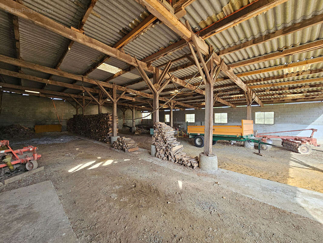 Ancienne propriété agricole avec dépendances au calme - photo 11