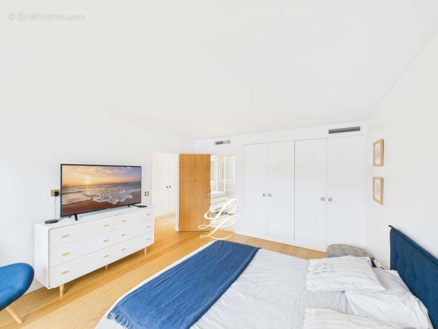 Appartement à PARIS-8E