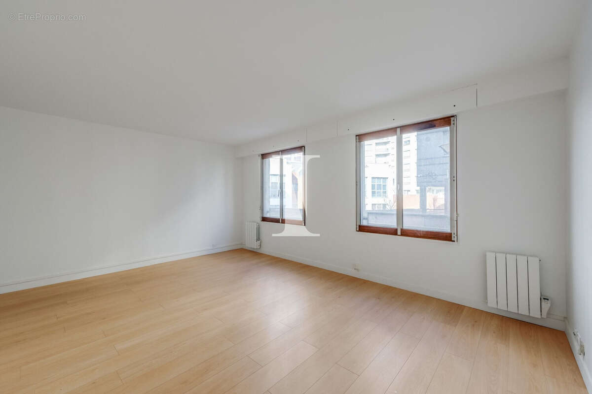 Appartement à PARIS-14E