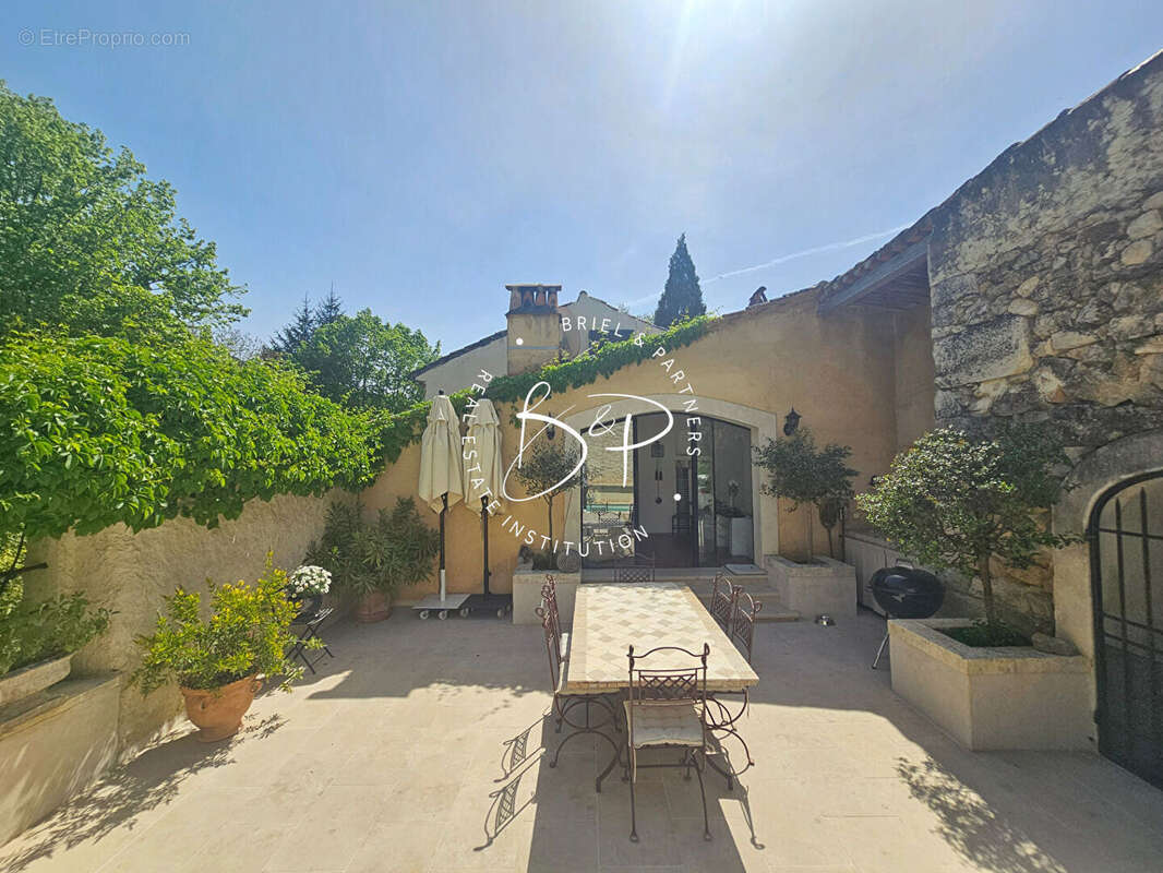 Maison à ENTRECASTEAUX